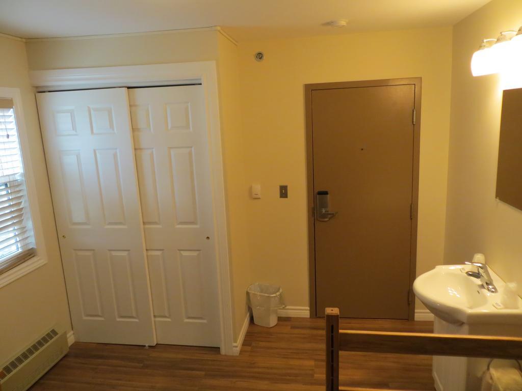 Unb Saint John Summer Hotel Room photo
